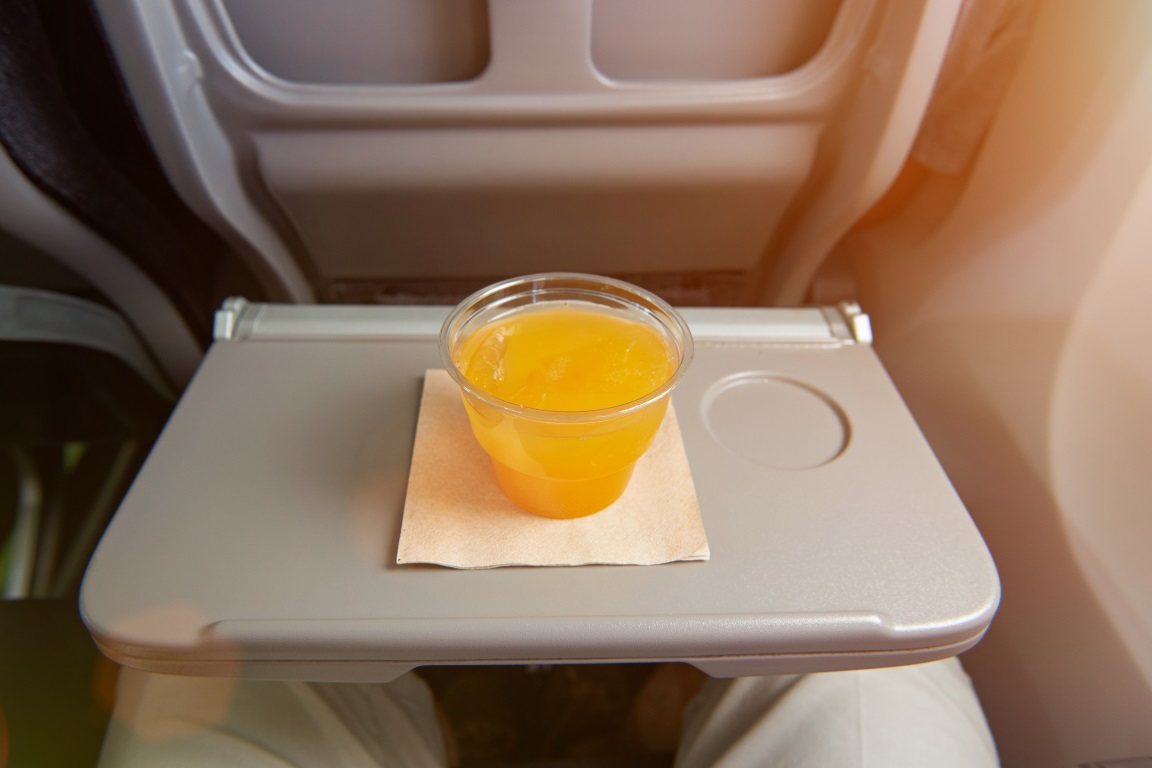 Orangensaft im Flugzeug