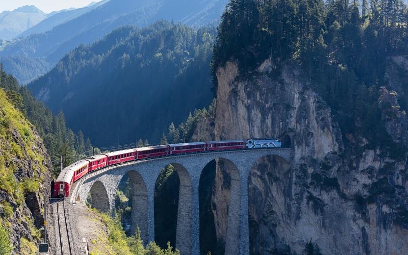 Zug: Spektakuläre Strecken